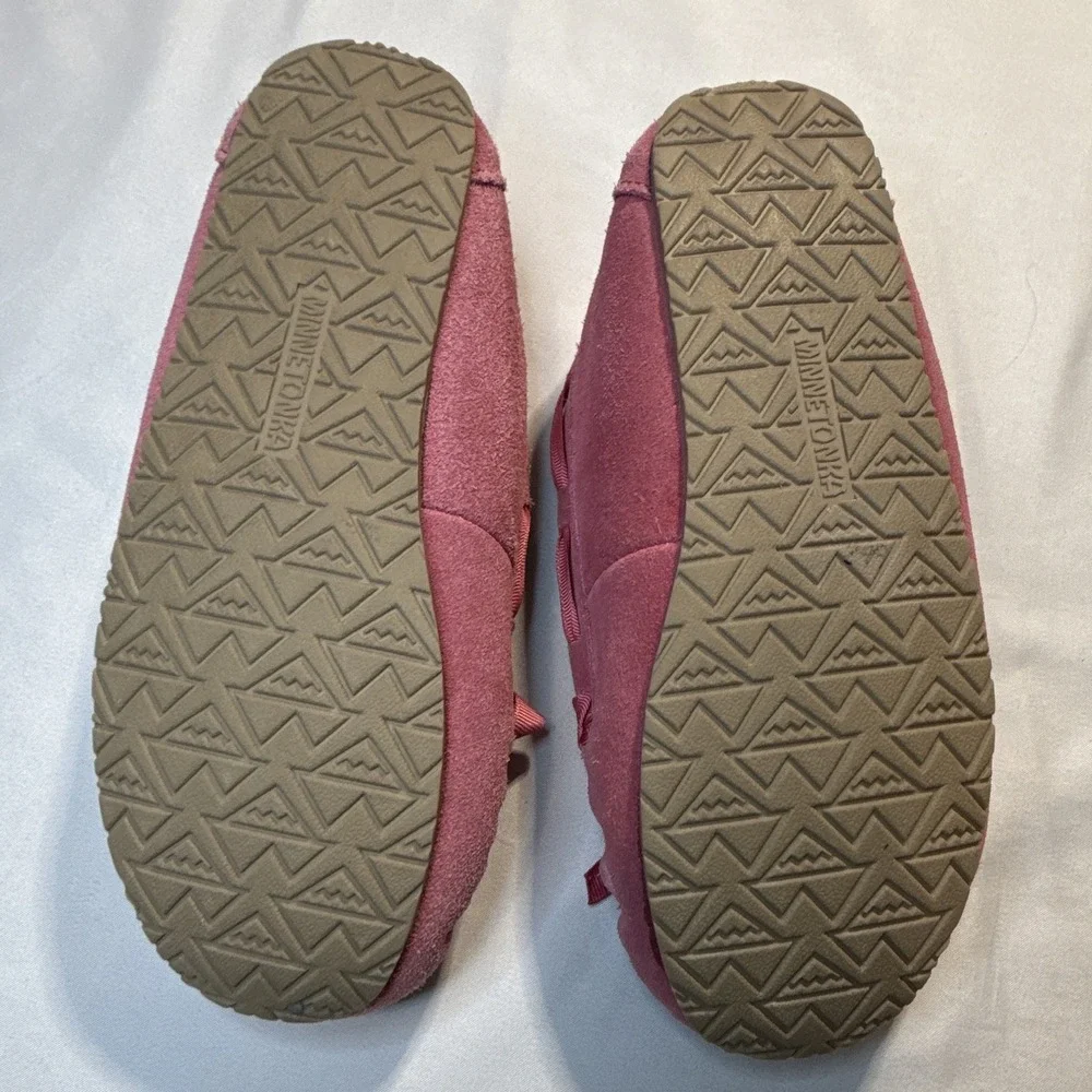Minnetonka Pink Leather Moccasin Slippers Faux Fur Lined Bow Slip-On girls 4